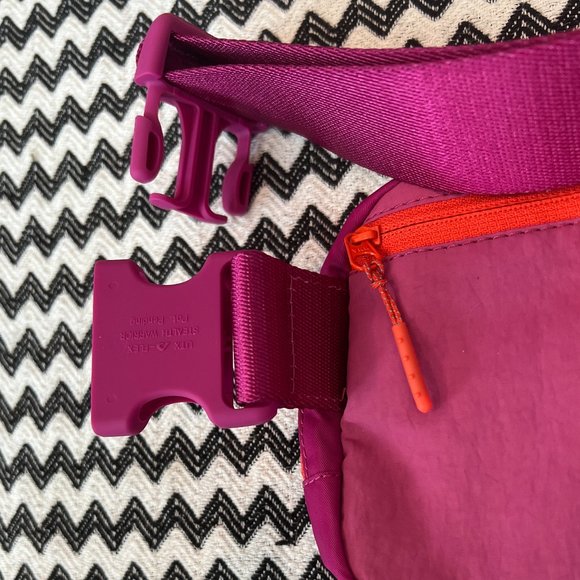 NWOT Pink Lychee / Ripened Raspberry OG lululemon Everywhere Belt Bag EBB 1L - Picture 8 of 10